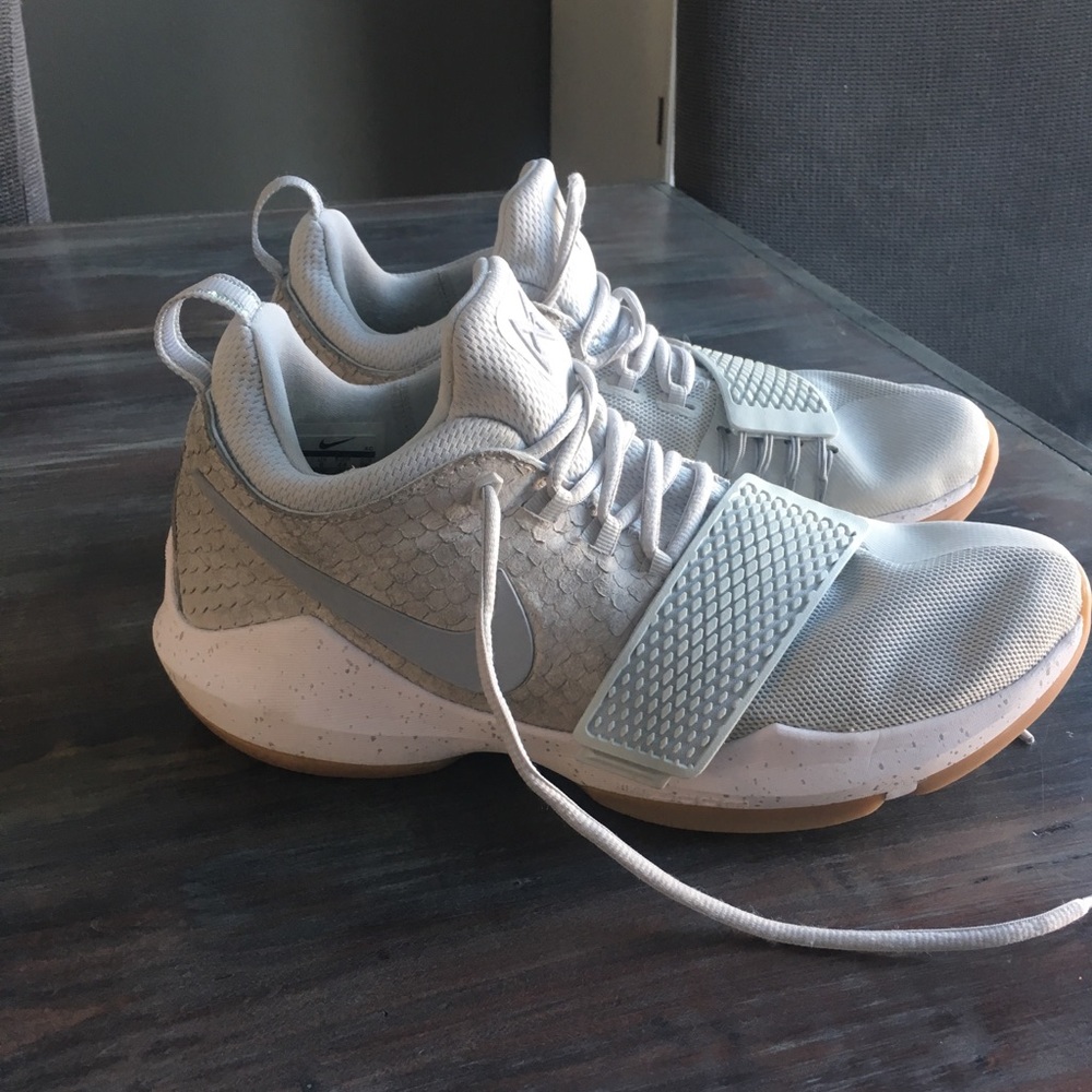 Mens PG1 Nike Shoes Size 10 EUC